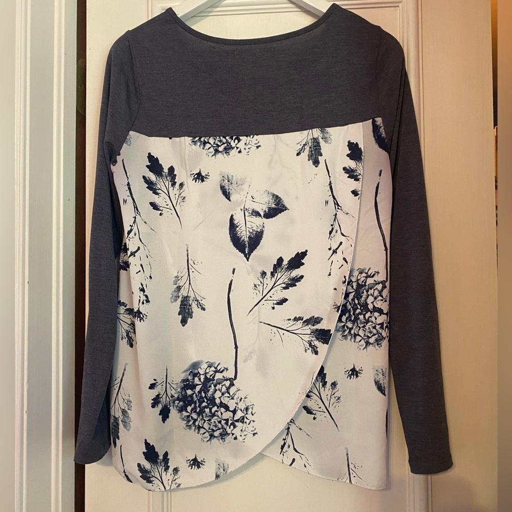 Long sleeve blouse, floral detail on back